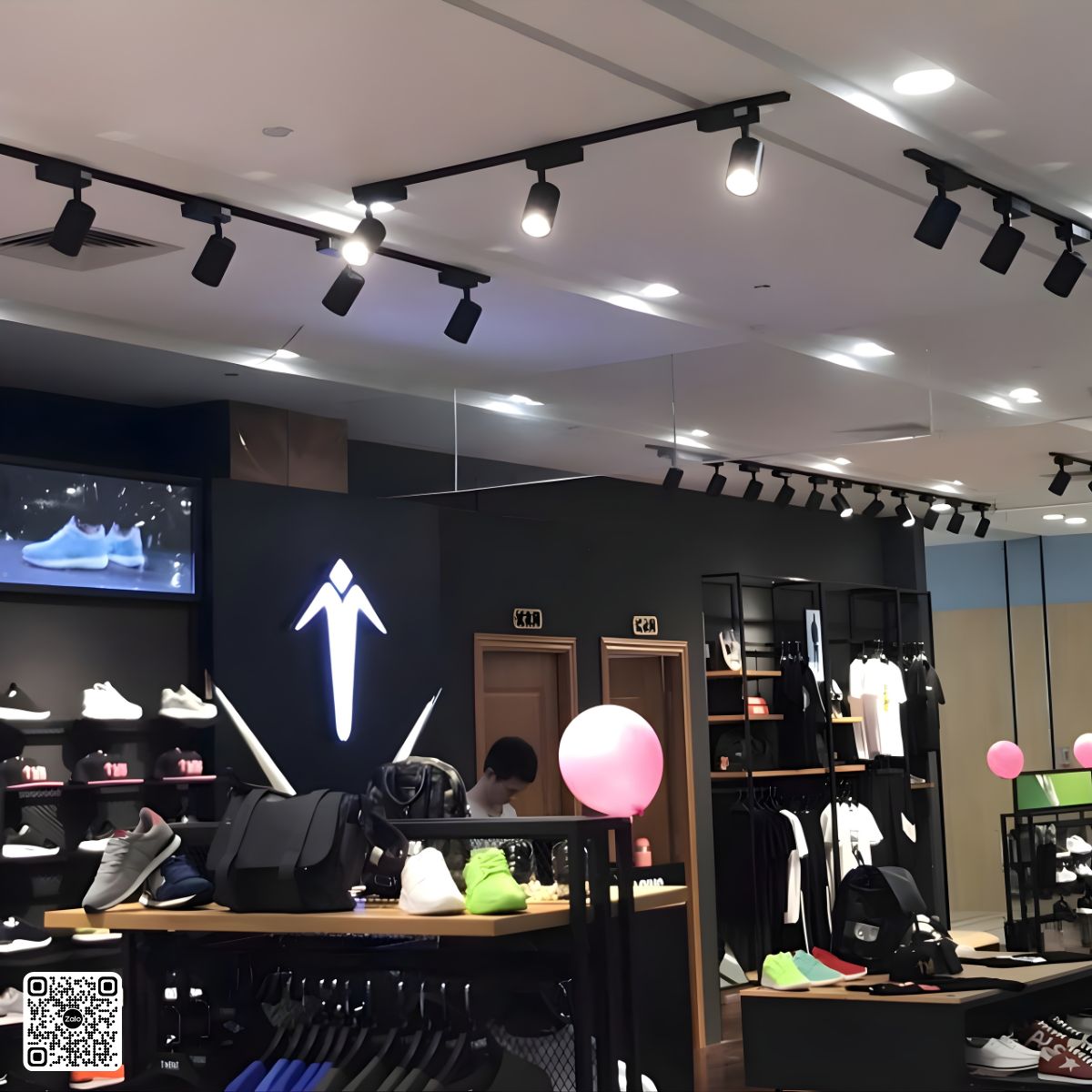 đèn rọi ray – giải pháp vừa đẹp, vừa hiệu quả để “biến không gian quán của bạn thành nơi khách muốn ở lại thật lâu.